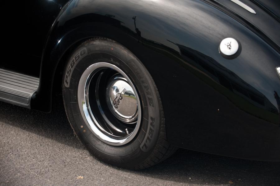  Ford DeLuxe Custom Convertible Coupe 1940 года  (фото 10 из 48)